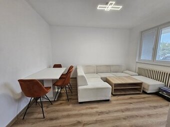 3 izbový byt Trenčín, Sihoť-Švermova- súkr.PARKOVISKO